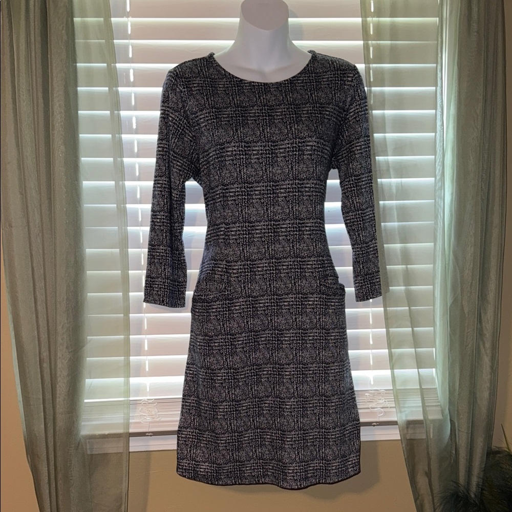41 Hawthorn size Medium petite black white and grey dress